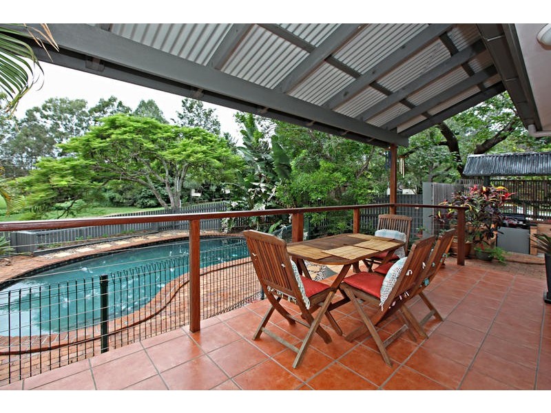 99 Akuna Street, Kenmore QLD 4069